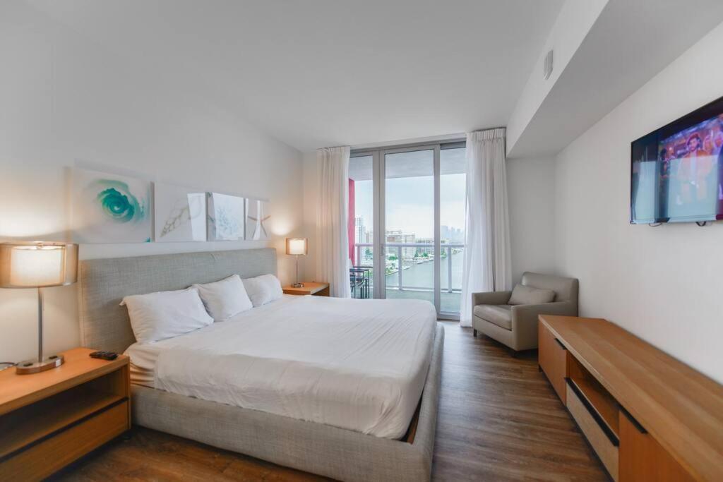 Cozy 1BR Condo @Beachwalk Resort W/Pool Hallandale Beach Zewnętrze zdjęcie