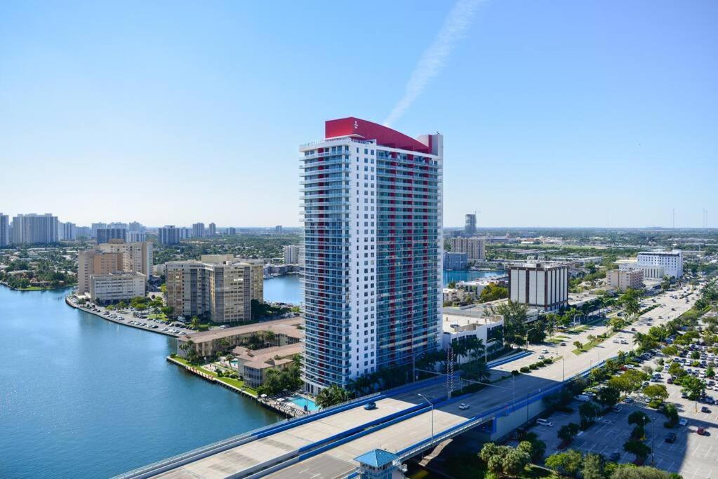 Cozy 1BR Condo @Beachwalk Resort W/Pool Hallandale Beach Zewnętrze zdjęcie