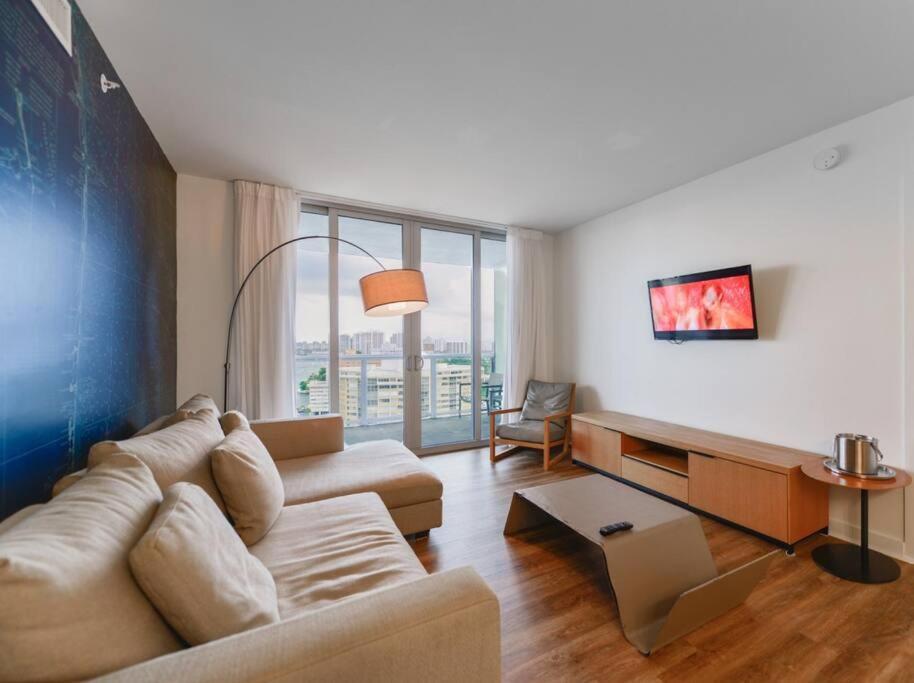 Cozy 1BR Condo @Beachwalk Resort W/Pool Hallandale Beach Zewnętrze zdjęcie
