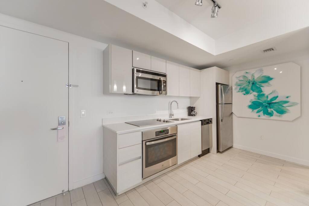 Cozy 1BR Condo @Beachwalk Resort W/Pool Hallandale Beach Zewnętrze zdjęcie